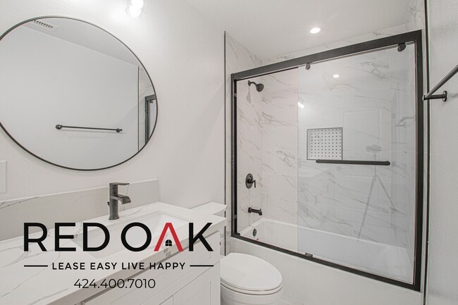 Building Photo - 856 W 47th St