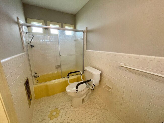 Building Photo - Nice home near downtown Athens!