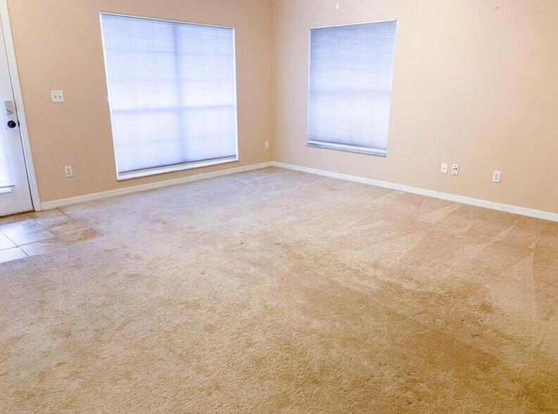 Building Photo - 2805 E Washington St