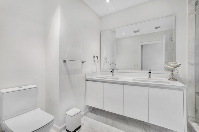 Building Photo - 701 N Fort Lauderdale Beach Blvd