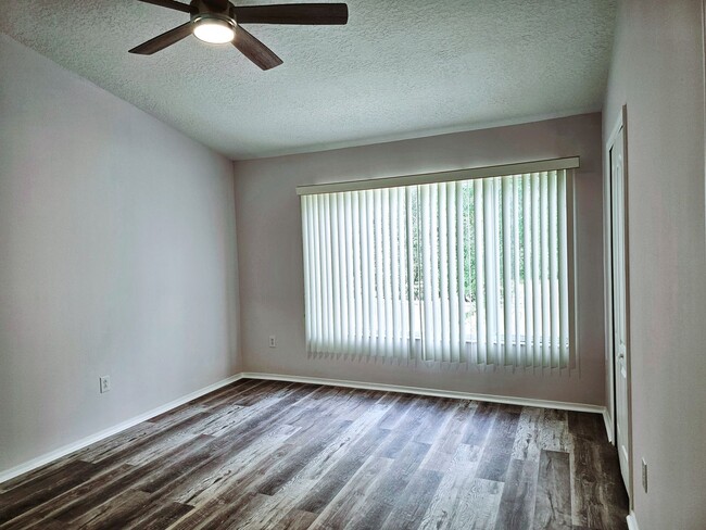 Building Photo - Regency Key Townhouse