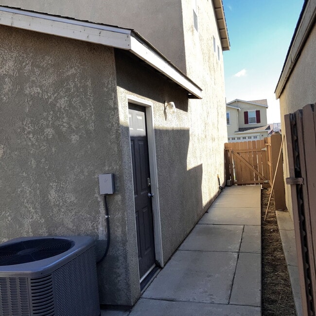 Building Photo - $500.00 OFF FIRST MONTH'S RENT!!!!! North ...