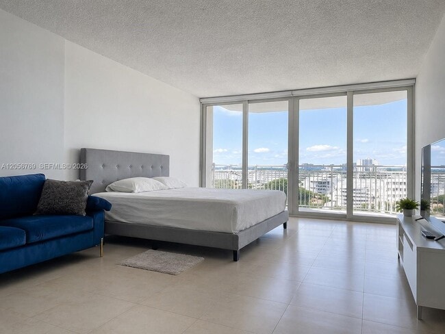 Building Photo - 18041 Biscayne Blvd