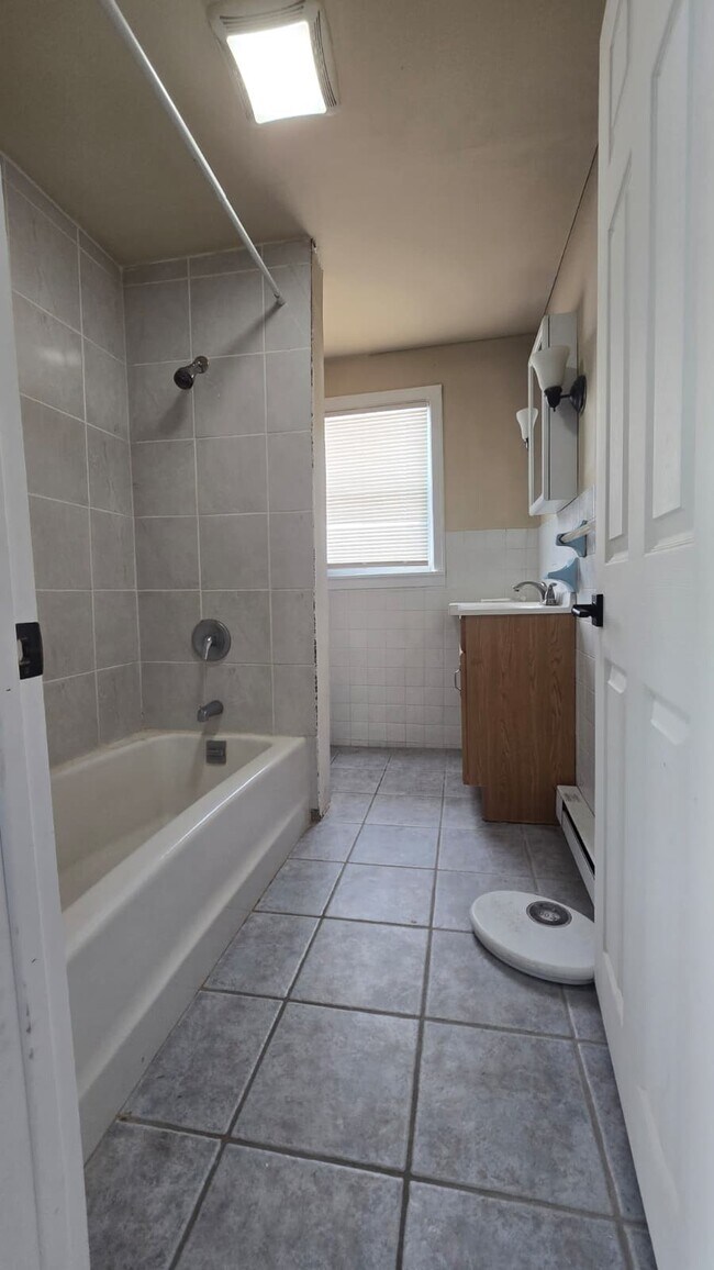 Building Photo - 119 Lincoln Ave