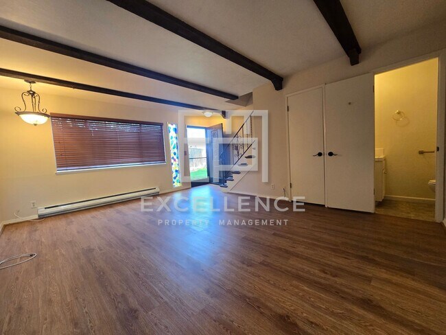Building Photo - Spacious 2/2.5 Townhouse with 1 Car Garage...