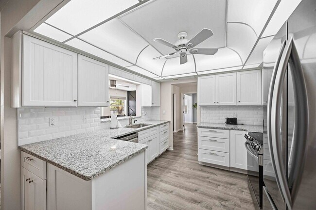 Building Photo - Waterfront beauty in Overbrook Gardens