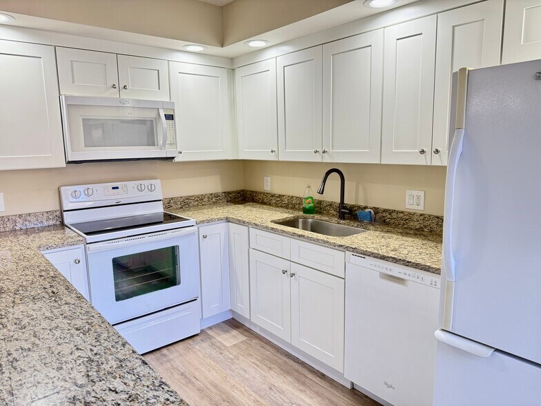 Building Photo - 1166 6th Ave