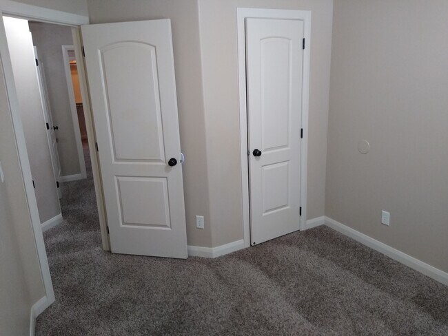 Building Photo - 340 1425 N St