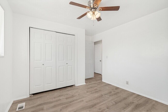 Building Photo - Fresh townhome in Sugarhouse