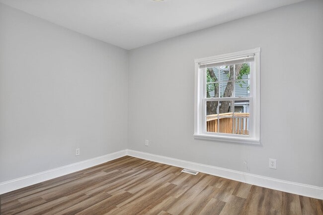 Building Photo - $1,800 / 2 br / 2 ba / 959 sqft