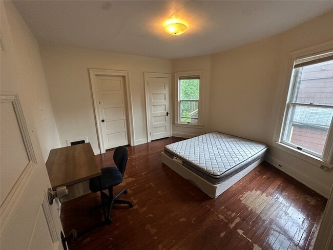 Building Photo - 19 Edwards St