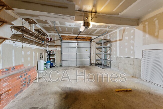 Building Photo - 3212 River Villa Way