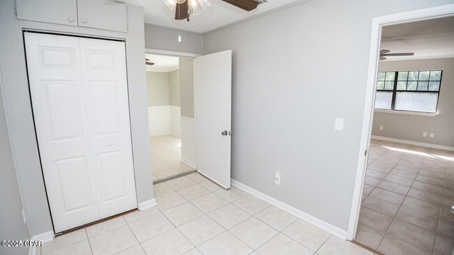 Building Photo - 247 Poinsettia Dr