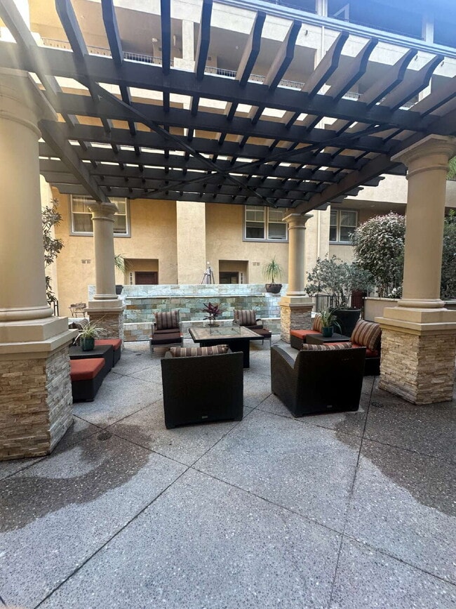 Building Photo - $3,950 - 2 Bed / 2 Bath City Walk Condo in Downtown San Diego