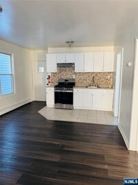 Building Photo - 100 Butler St