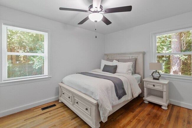 Building Photo - 3 bedroom 2 bath house 1-car garage walk to TMH!! Available in MAY!