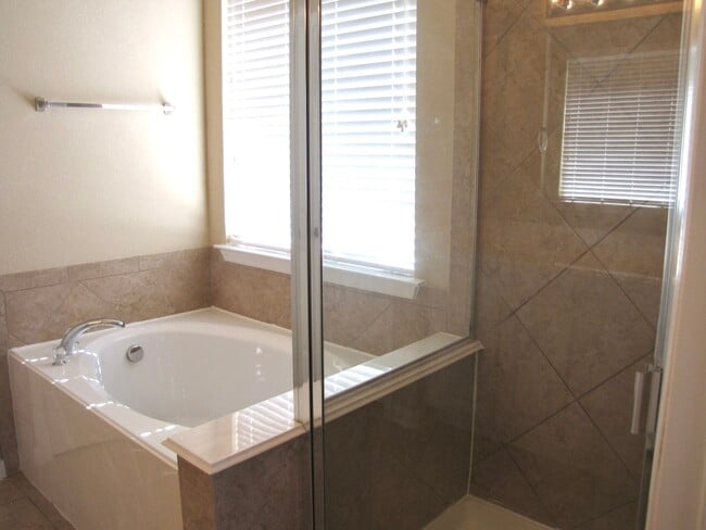 Building Photo - 5907 Turkey Creek