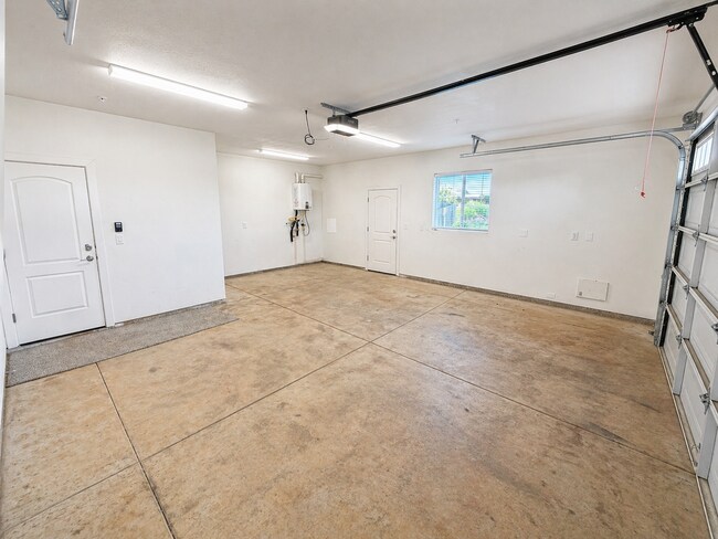 Building Photo - 3BR Home w/ 2-Car Garage, Tall ceilings & Upgraded Chef's Kitchen