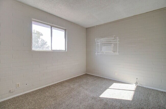 Building Photo - 342 W Taylor Ave