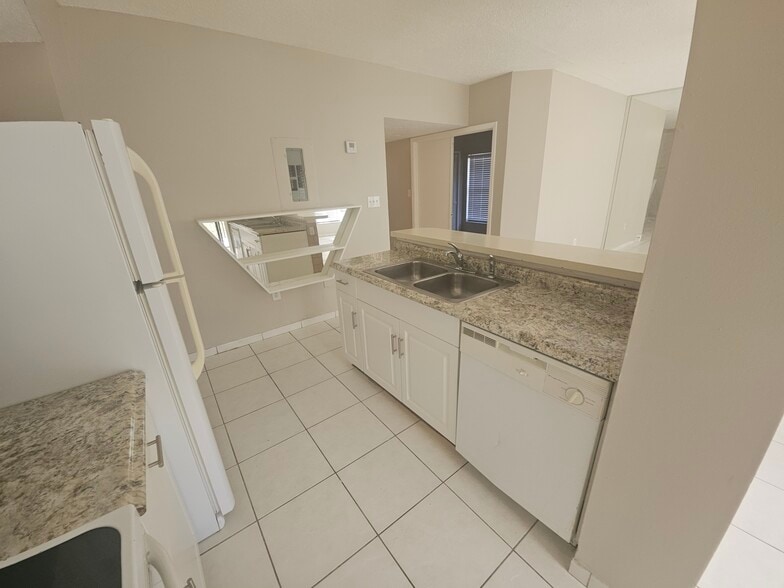 Building Photo - 4718 Chevy Pl