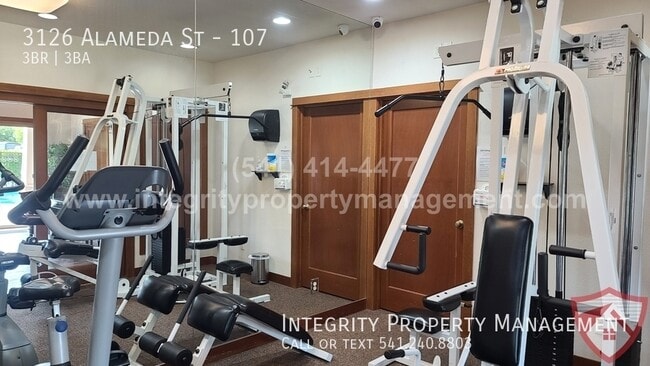 Building Photo - 3126 Alameda St