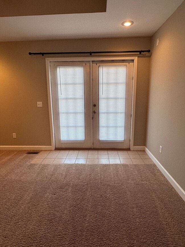 Building Photo - Eagle Landing - End Unit