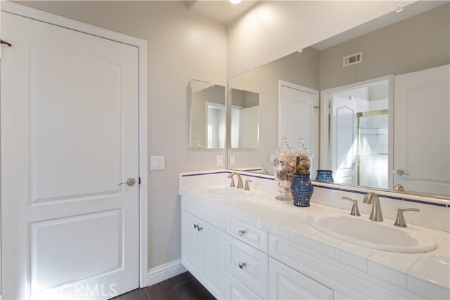Building Photo - 7420 Cliffside Ct