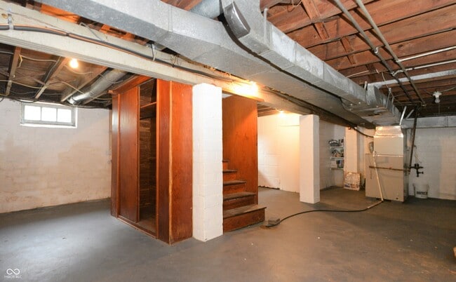 Building Photo - 627 E 54th St