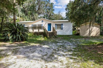 Building Photo - Spacious 3/2 Home on Nearly an Acre in Fer...