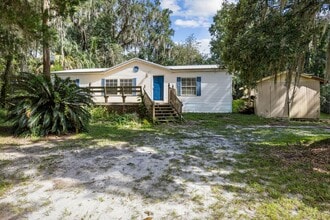 Building Photo - Spacious 3/2 Home on Nearly an Acre in Fernandina Beach