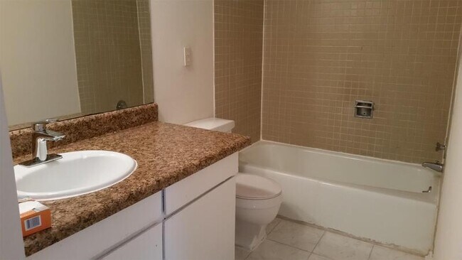 Building Photo - 1855 Poplar Woods Cir E