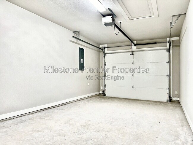 Building Photo - 2384 Miller St