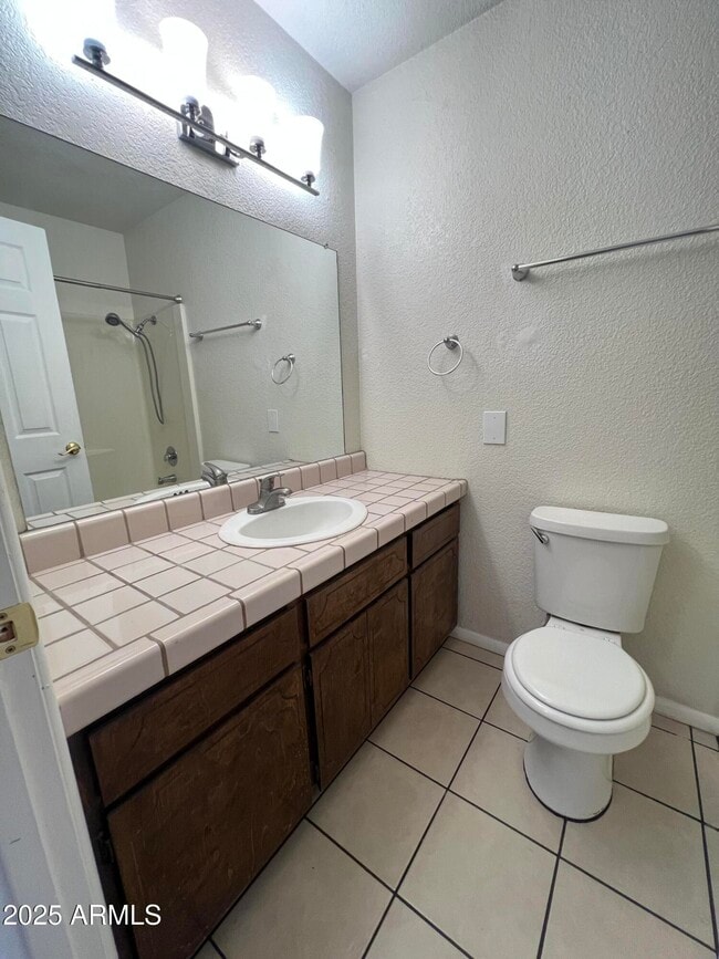 Building Photo - 3922 E Del Rio Dr