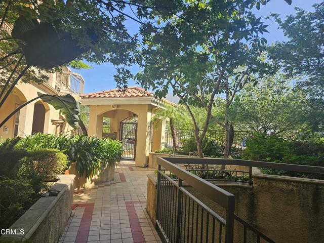 Building Photo - 2930 Fairway Ave