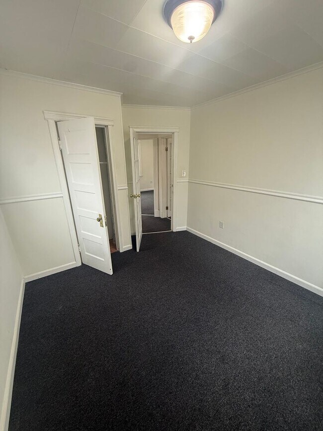 Building Photo - Stunning & Updated 4BR/2BA Home – Certified Lead-Free!