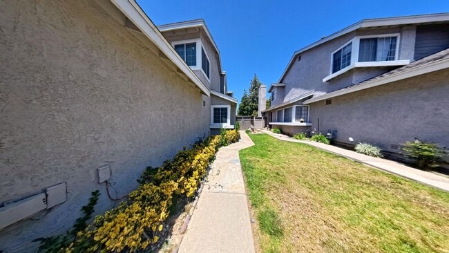 Building Photo - 1617 Toyon Pl