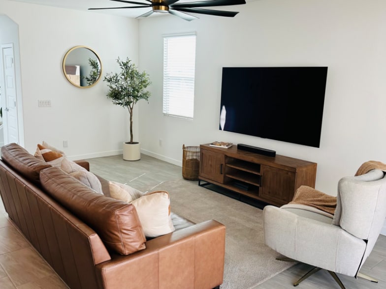 Building Photo - 9918 E Tahoe Ave