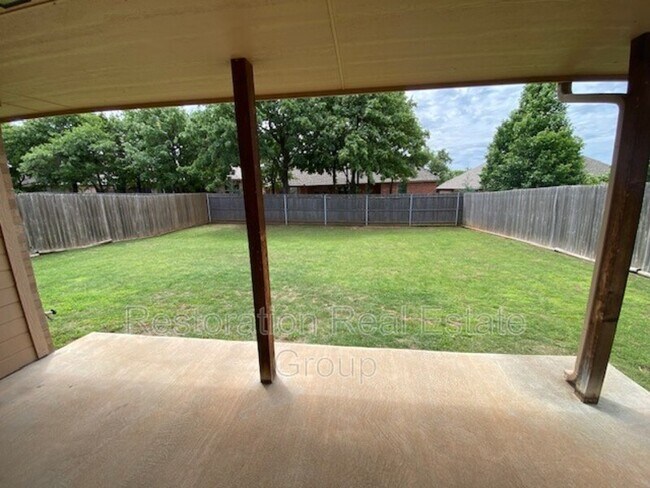 Building Photo - 2432 Fallview Dr
