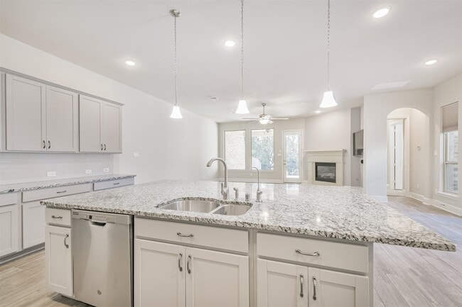 Building Photo - 210 Liatris Ct