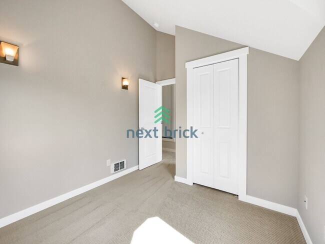 Building Photo - Welcome to this charming 3-bedroom, 2-bathroom home