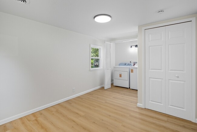 Building Photo - 9358 N Saginaw Rd