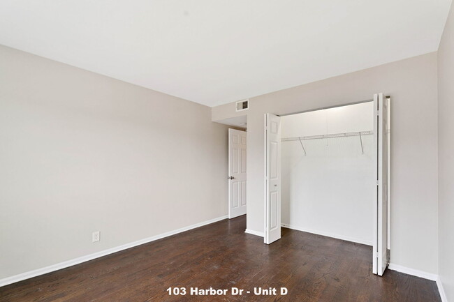 Building Photo - 103 Harbor Dr
