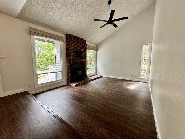 Building Photo - 6155 SW Heights Ln