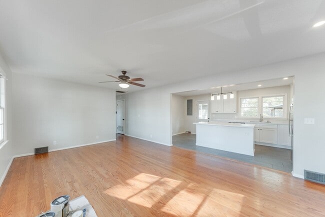 Building Photo - Fully remodeled 4 Bed / 2 bath ranch home