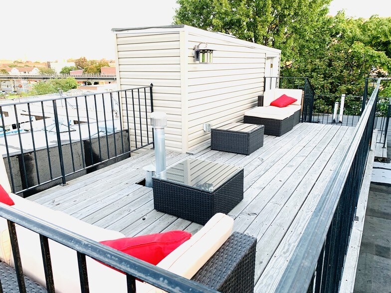 Building Photo - 1893 Pacific St