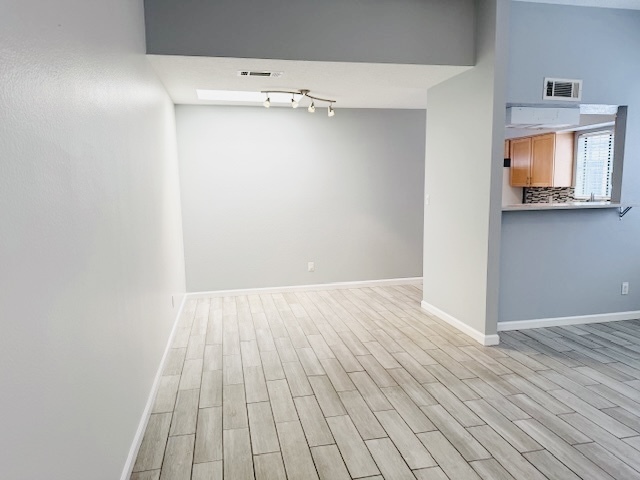 Building Photo - 6936 Black Pine Pl NE