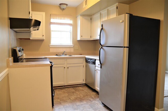 Building Photo - 5509 Lynbrook Landing