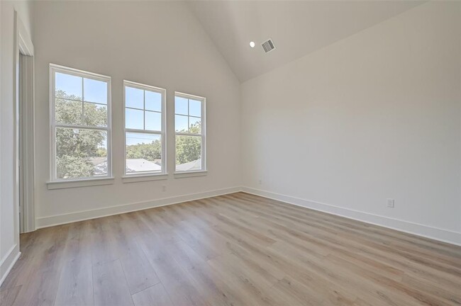 Building Photo - 2502 Gano St