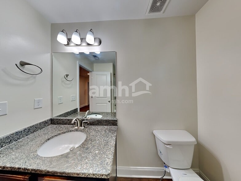 Building Photo - 3348 Okelly Dr