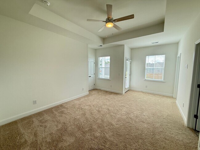 Building Photo - 3 Bedroom 2.5 Bath House in Hawthorne Land...